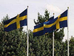 Flaggstång med invändig lina och vevsystem